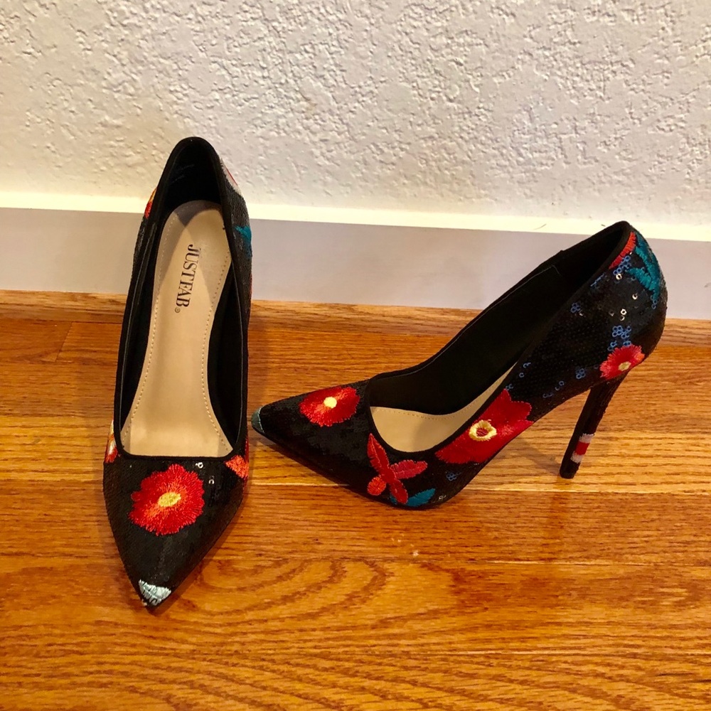 Sequenced patterned heels